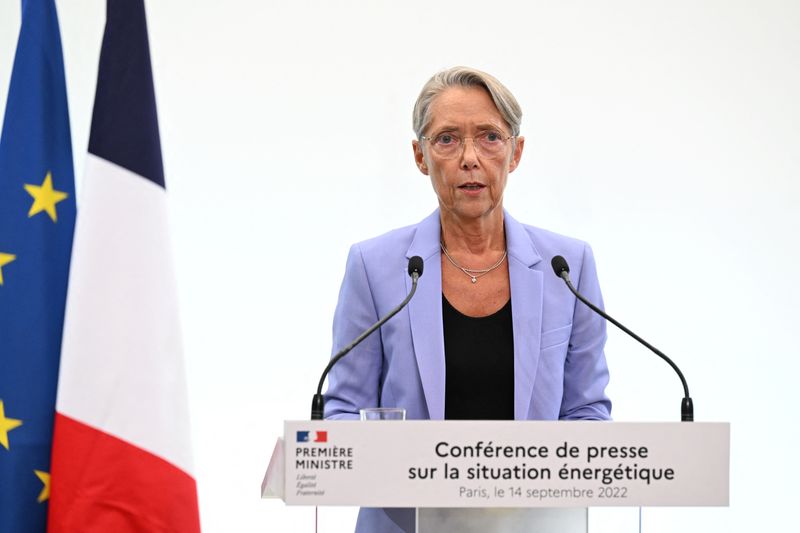 &copy; Reuters. رئيسة الوزراء الفرنسية إليزابيث بورن تلقي خطابا في مؤتمر صحفي في باريس يوم 14 سبتمبر أيلول 2022. صورة لرويترز من ممثل لوكالات الأنباء.
