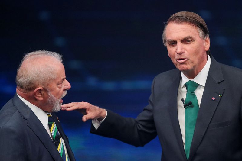 &copy; Reuters. Ex-presidente Luiz Inácio Lula da Silva e presidente Jair Bolsonaro durante debate em São Paulo
16/010/2022 REUTERS/Mariana Greif