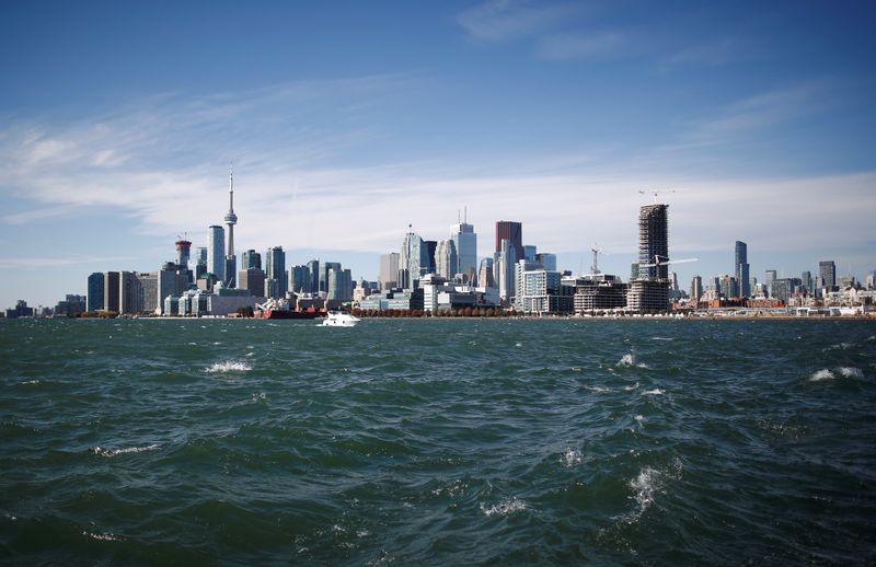 &copy; Reuters. FILE PHOTO: Toronto skyline stands on the waterfront before Alphabet Inc, the owner of Google, announced the project "Sidewalk Toronto", that will develop an area of Toronto's waterfront using new technologies to develop high-tech urban areas in Toronto, 