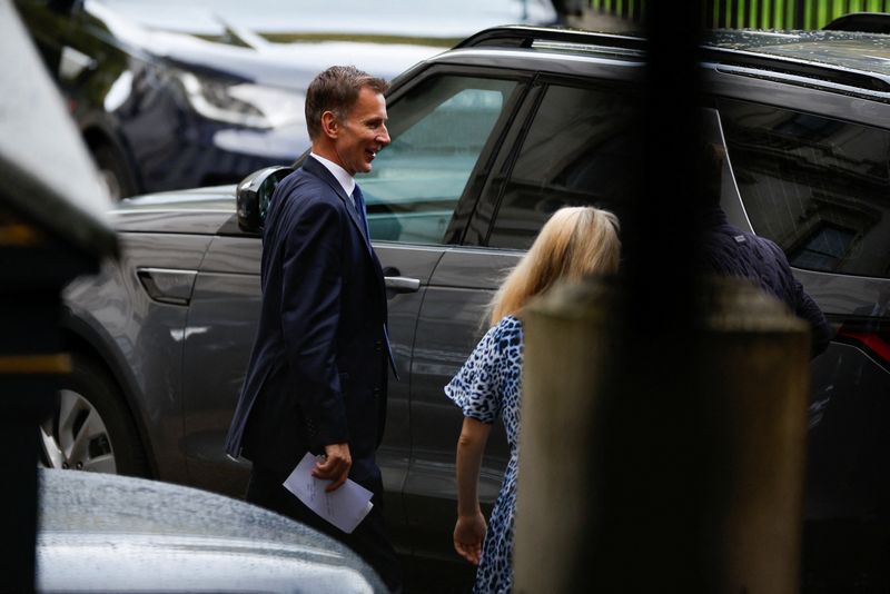 &copy; Reuters. British Chancellor of the Exchequer Jeremy Hunt walks outside Downing Street in London, Britain October 17, 2022. REUTERS/John Sibley