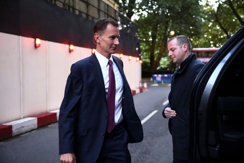 &copy; Reuters. British Chancellor of the Exchequer Jeremy Hunt leaves a tv studio, in London, Britain, October 15, 2022. REUTERS/Henry Nicholls