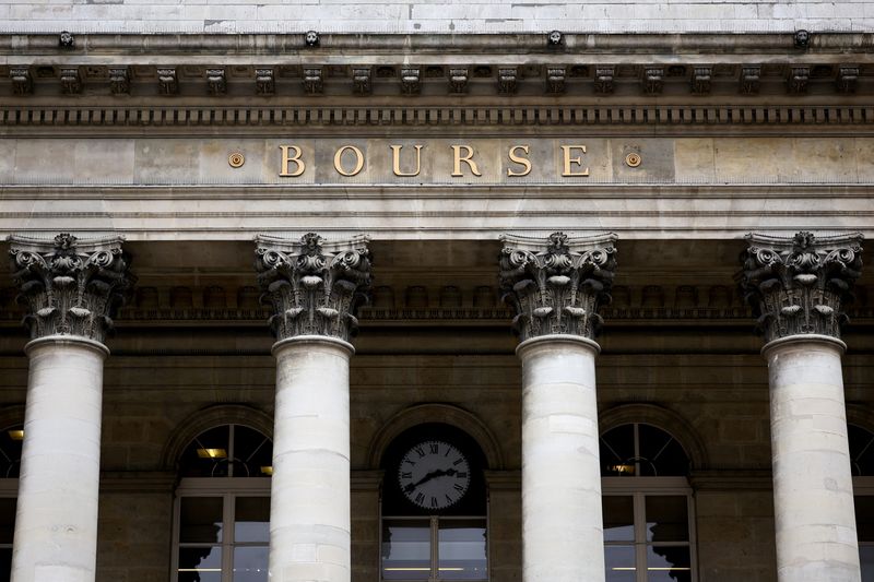 &copy; Reuters. Les Bourses européennes ont terminé en vive hausse lundi. À Paris, le CAC 40 a gagné 1,83%. À Francfort, le Dax a pris 1,7% tandis qu'à Londres, le FTSE 100 avançait de 0,92%. /Photo prise le 23 février 2022/REUTERS/Sarah Meyssonnier