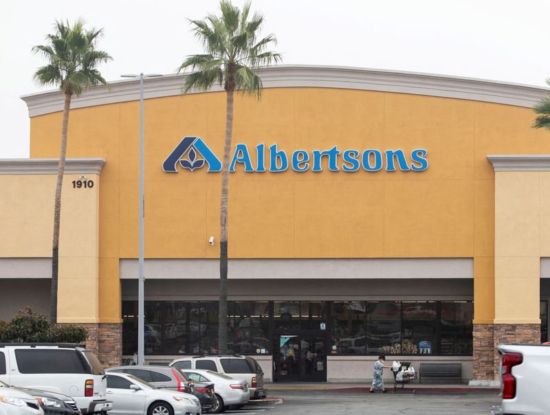 &copy; Reuters. FILE PHOTO: A customer leaves an Albertsons grocery store, as Kroger agrees to buy rival Albertsons in a deal to combine the two supermarket chains, in Riverside, California, U.S., October 14, 2022.  REUTERS/Aude Guerrucci/File Photo