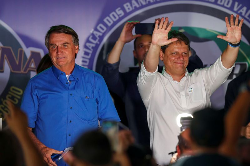 &copy; Reuters. FILE PHOTO - Former minister Tarcisio Freitas gestures next to Brazilian President Jair Bolsonaro during a farmer's fair of banana producers in Pariquera-Acu, Sao Paulo state, Brazil May 12, 2022. REUTERS/Amanda Perobelli