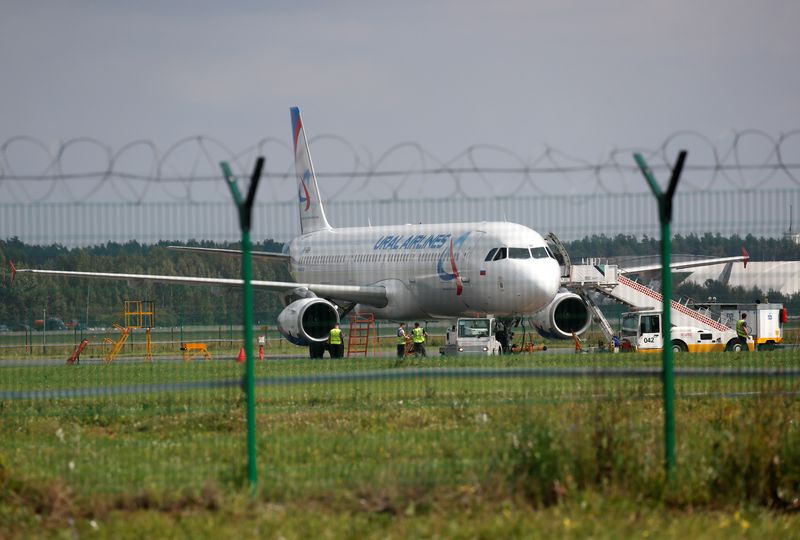 &copy; Reuters. 　米商務省は１７日、継続的な輸出違反があったとして、ロシアの航空会社・ウラル航空に対する輸出特権を停止する命令を出したと発表した。モスクワ州のジュコーフスキー空港で２０１