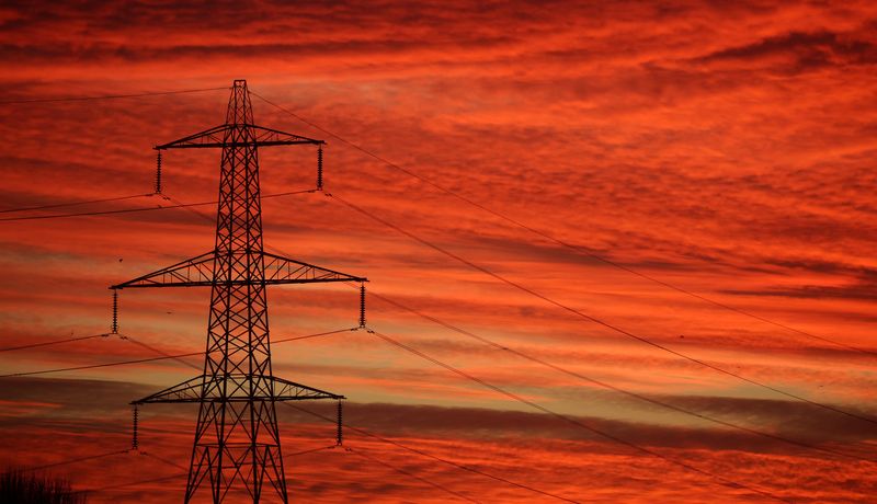 &copy; Reuters. The sun rises behind an electricity pylon in Manchester, Britain, January 18, 2022. REUTERS/Phil Noble