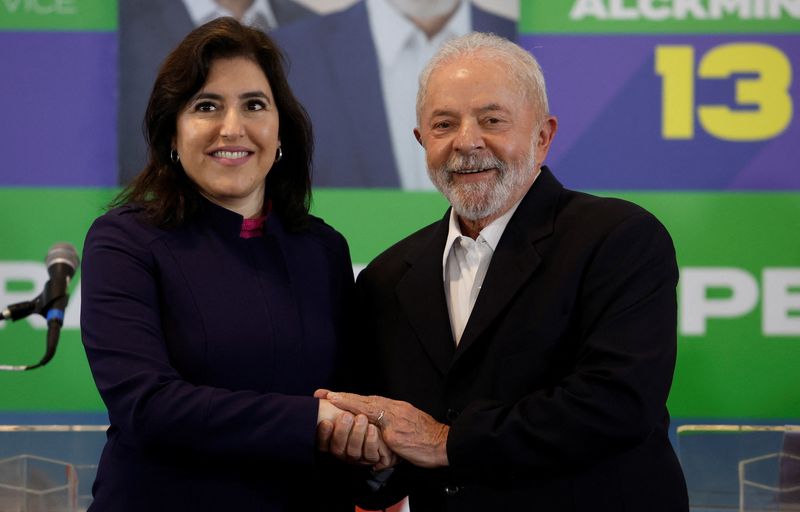 &copy; Reuters. Senadora Simone Tebet e ex-presidente Lula em São Paulo
07/10/2022
REUTERS/Amanda Perobelli