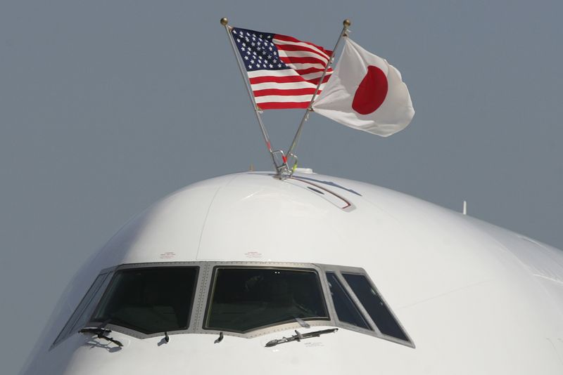 &copy; Reuters. FILE PHOTO: Airplane carrying Japan's Prime Minister Yoshihiko Noda flies U.S. and Japanese flags as it arrives at Andrews Air Force Base, Maryland, April 29, 2012. REUTERS/Jonathan Ernst