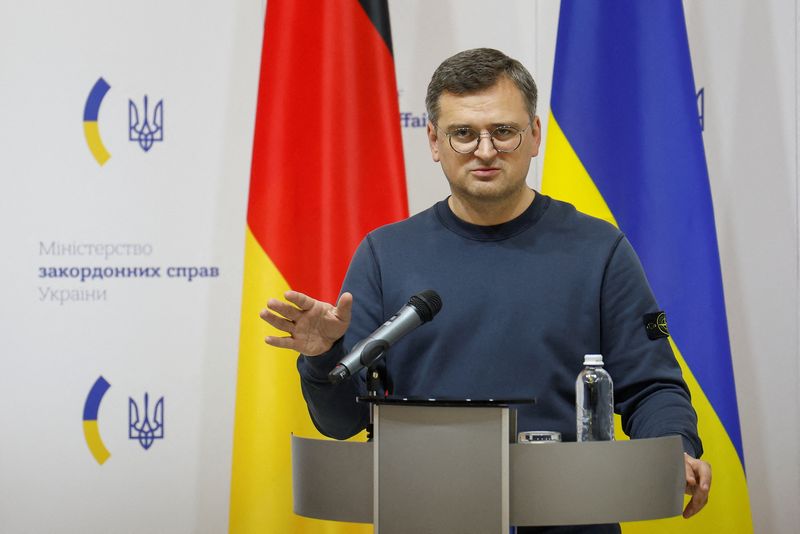 &copy; Reuters. وزير الخارجية الأوكراني دميترو كوليبا يتحدث خلال مؤتمر صحفي في كييف يوم العاشر من سبتمبر أيلول 2022. تصوير: فالنتين أوجيرينكو - رويترز.