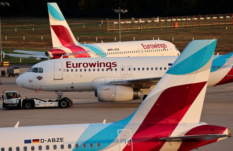 Eurowings: halting plans to add 200 jobs due to pilots strike
