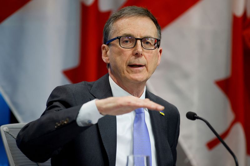 &copy; Reuters. FILE PHOTO: Bank of Canada Governor Tiff Macklem takes part in a news conference in Ottawa, Ontario, Canada April 13, 2022. REUTERS/Blair Gable