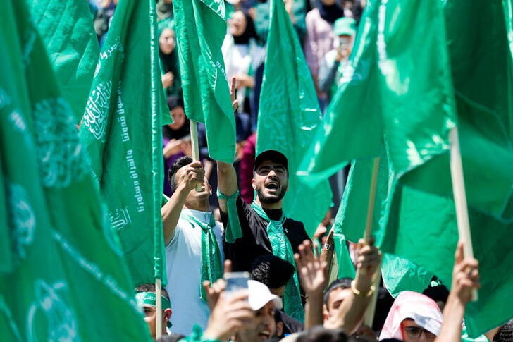 &copy; Reuters. Foto de archivo ilustrativa de una manifestación de seguidores del grupo hamas en Ramalá. 
 May 19, 2022. REUTERS/Mohamad Torokman