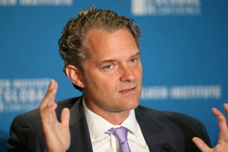 &copy; Reuters. FILE PHOTO: Scott Ferguson, Managing Partner and Portfolio Manager, Sachem Head Capital Management, speaks during the Milken Institute Global Conference in Beverly Hills, California, U.S., May 3, 2017. REUTERS/Lucy Nicholson