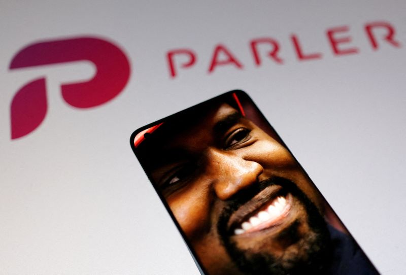 &copy; Reuters. FILE PHOTO: American rapper Kanye West's picture is seen on a smartphone in front of the logo of social media app Parler in this Illustration taken, October 17, 2022. REUTERS/Dado Ruvic/Illustration/File Photo