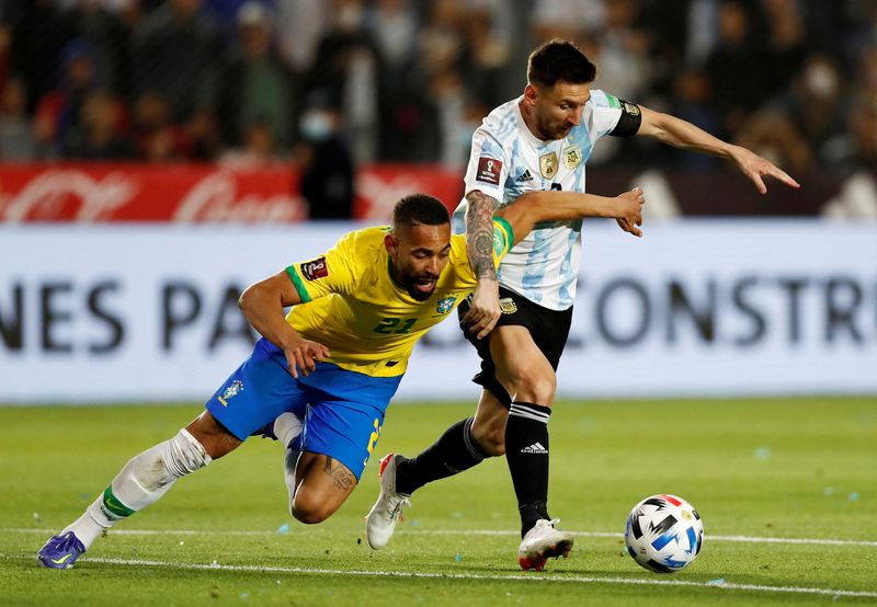 &copy; Reuters. Messi com a bola em partida Argentina x Brasil em San Juan, na Argentina
REUTERS/Agustin Marcarian