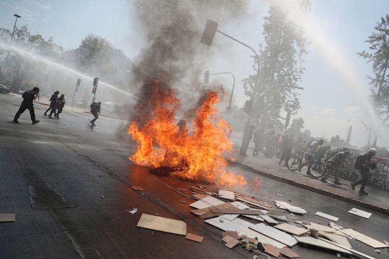 &copy; Reuters. Protestos em Santiago
 18/10/2022   REUTERS/Ivan Alvarado