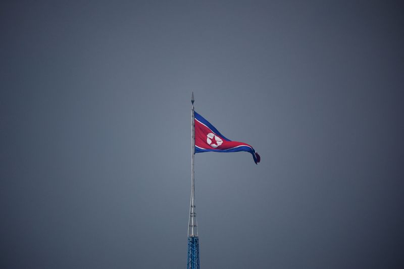 &copy; Reuters. 　北朝鮮は１０月１９日、韓国軍が数十発の砲弾を発射したことに対し「重大な警告」を発するため、１８日に東岸と西岸に向けて威嚇射撃を行ったと発表した。写真は南北の軍事境界線に