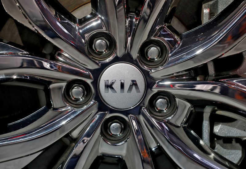 Kia shares edge up in choppy trade after booking extra $1.1 billion provision