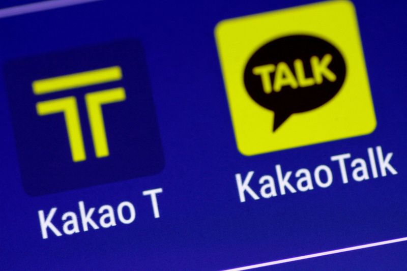 &copy; Reuters. FILE PHOTO: The Kakao messaging application and the Kakao T taxi booking application are seen on a mobile phone in this illustration photo March 13, 2018. REUTERS/Thomas White/Illustration