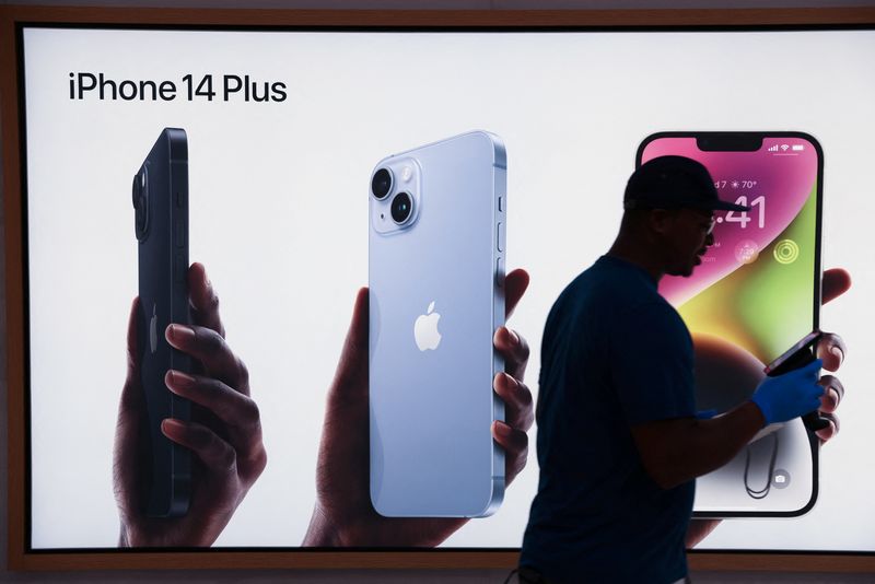 Apple réduit la production de l'iPhone 14 Plus, rapporte the Information