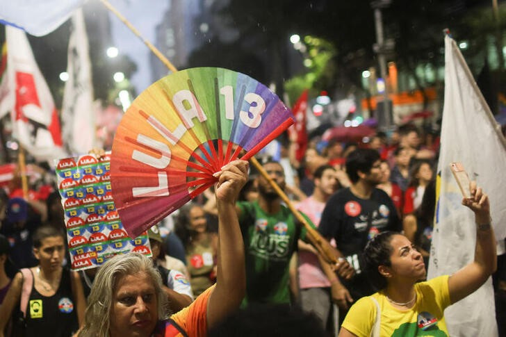 &copy; Reuters. Manifestación contra el presidente Jair Bolsonaro en Río de Janeiro, Brasil. 18 octubre 2022. REUTERS/Ricardo Moraes