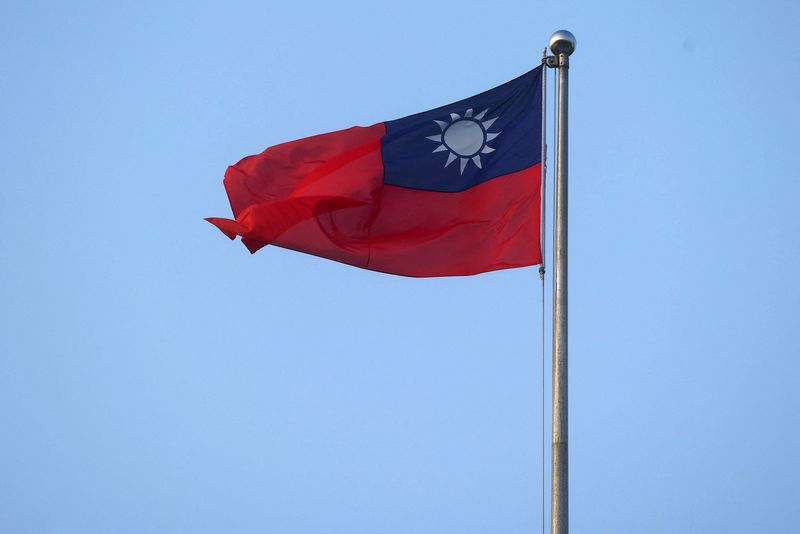 &copy; Reuters. Una bandiera di Taiwan è visibile in Piazza della Libertà a Taipei, Taiwan, 28 luglio 2022. REUTERS/Ann Wang