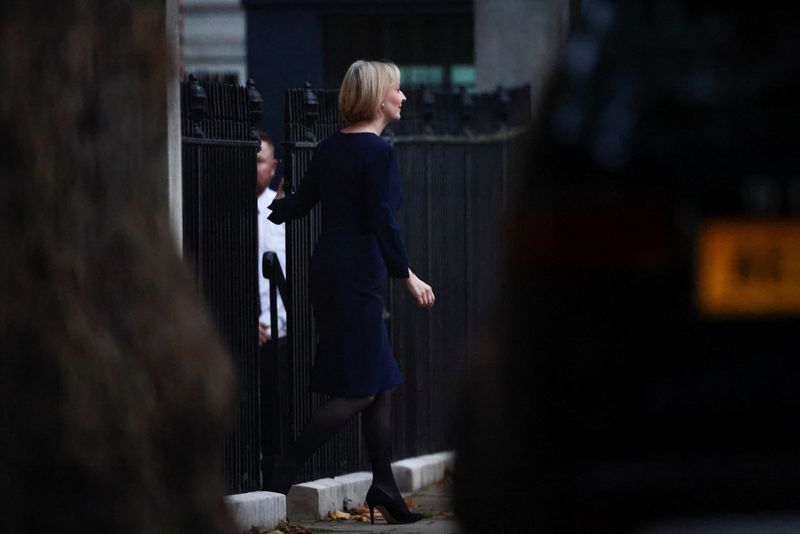 &copy; Reuters. British Prime Minister Liz Truss walks outside Downing Street in London, Britain October 18, 2022. REUTERS/Henry Nicholls