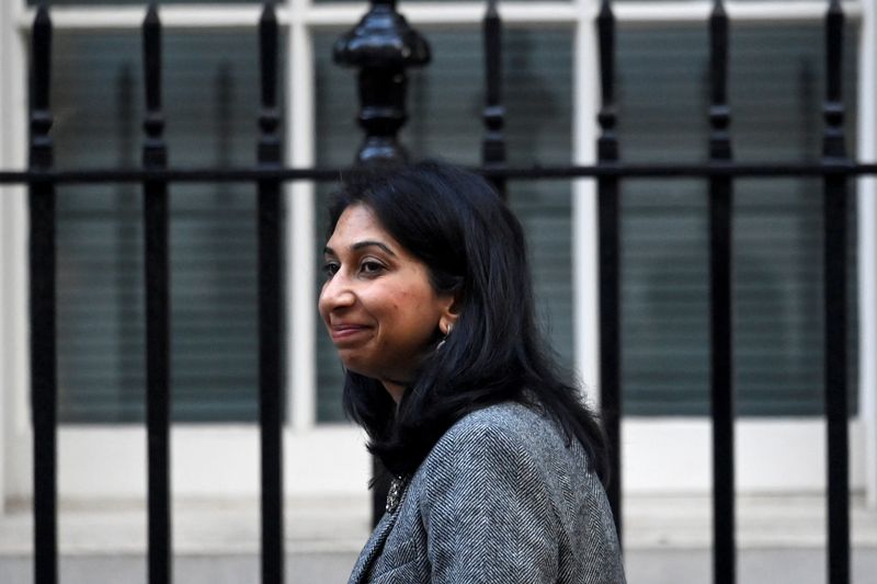 &copy; Reuters. La ministra británica del Interior,, Suella Braverman, frente al número 10 de Downing Street en Londres, Reino Unido, 18 de octubre de 2022. REUTERS/Toby Melville