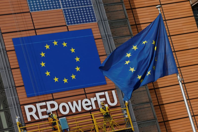 &copy; Reuters. Le drapeau de l'Union européenne flotte devant le siège de la Commission européenne à Bruxelles. /Photo prise le 19 octobre 2022/REUTERS/Yves Herman