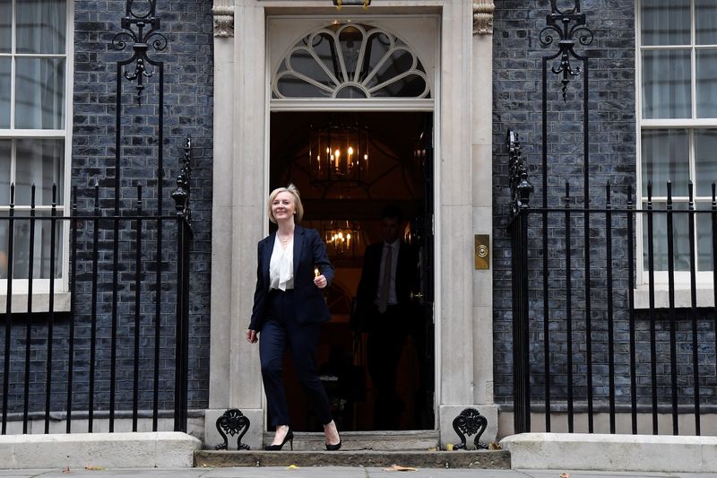 &copy; Reuters. British Prime Minister Liz Truss leaves Number 10 Downing Street for the Houses of Parliament, in London, Britain, October 19, 2022. REUTERS/Toby Melville