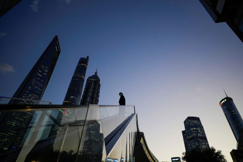 &copy; Reuters. Torres de oficinas en el distrito financiero de Lujiazui de Shanghái, China, el 17 de octubre de 2022. REUTERS/Aly Song