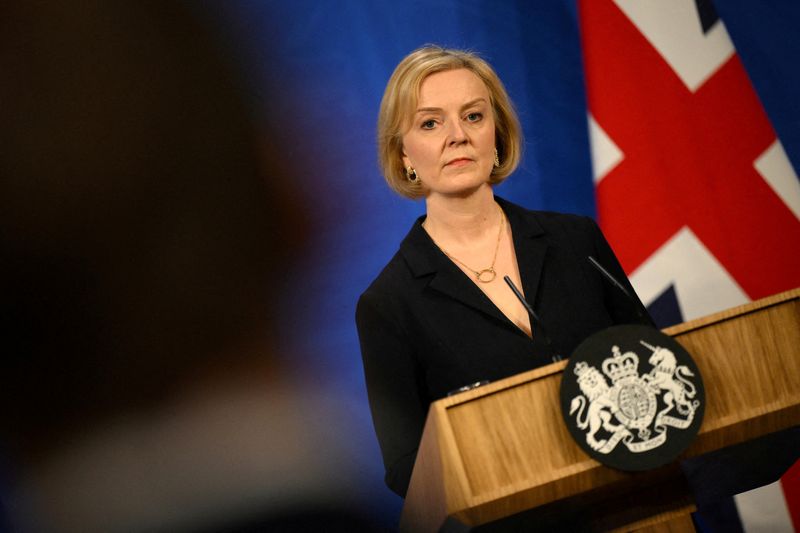 &copy; Reuters. FILE PHOTO: British Prime Minister Liz Truss attends a news conference in London, Britain, October 14, 2022.  Daniel Leal/Pool via REUTERS/File Photo