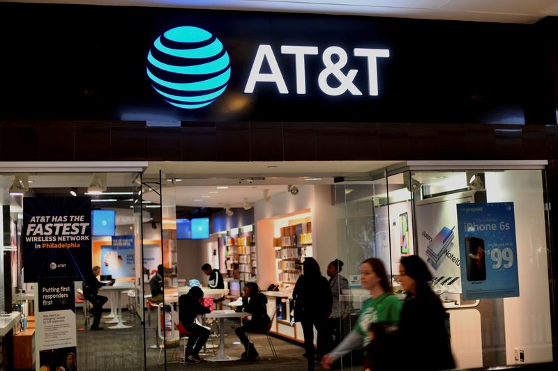 AT&T's third-quarter profit rises on wireless subscriber additions