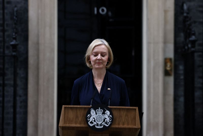 © Reuters. British Prime Minister Liz Truss announces her resignation, outside Number 10 Downing Street, London, Britain October 20, 2022. REUTERS/Henry Nicholls
