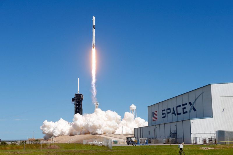 &copy; Reuters. FOTO DE ARCHIVO: Lanzamiento del cohete SpaceX Falcon 9 en Cabo Cañaveral