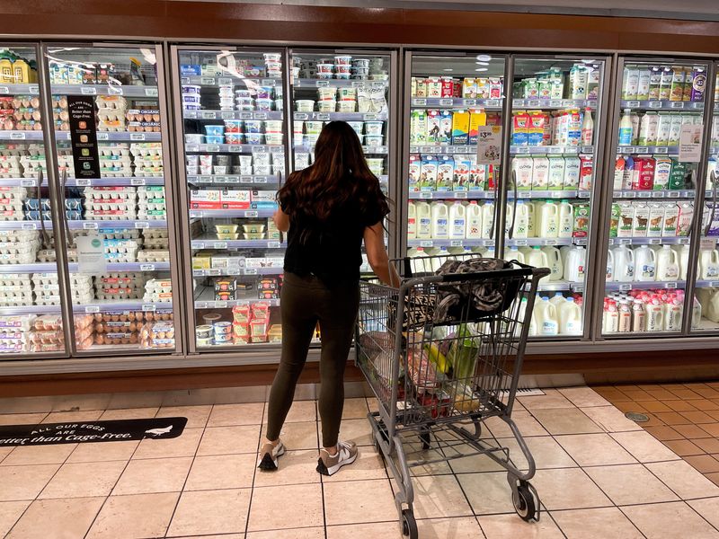 &copy; Reuters. FILE PHOTO: A woman shops in a supermarket as rising inflation affects consumer prices in Los Angeles, California, U.S., June 13, 2022. REUTERS/Lucy Nicholson