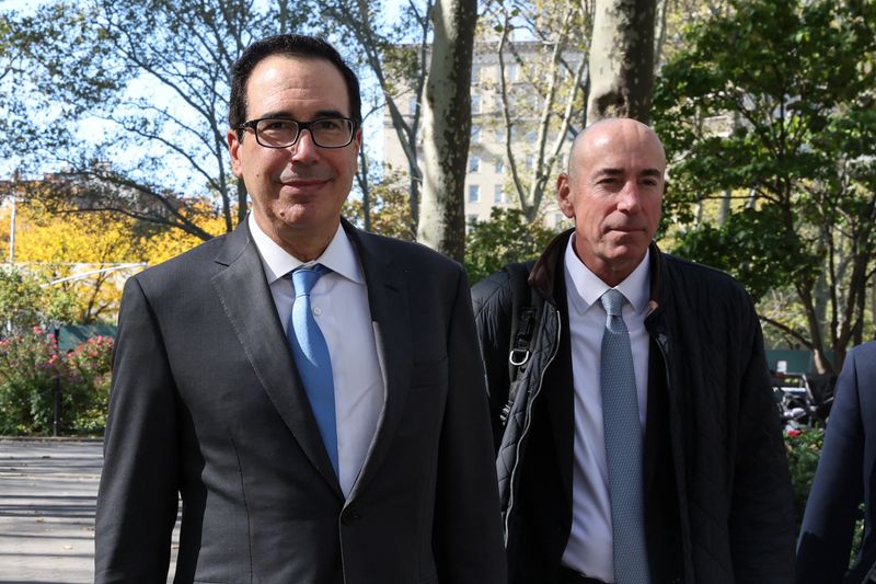 © Reuters. Former U.S. Treasury Secretary Steven Mnuchin appears at Brooklyn Federal Court for the trial of Tom Barrack in New York City, U.S., October 20, 2022.  REUTERS/Shannon Stapleton
