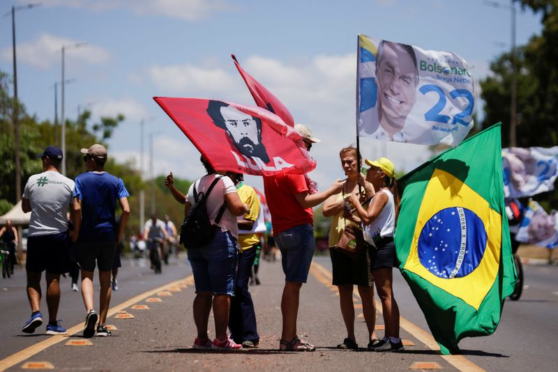 &copy; Reuters. Campaña electoral en Brasilia, Brasil, 16 octubre del 2022. REUTERS/Adriano Machado