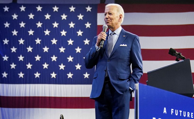 &copy; Reuters. FILE PHOTO: U.S. President Joe Biden delivers remarks to highlight electric vehicle manufacturing in America, during a visit to the Detroit Auto Show in Detroit, Michigan, U.S., September 14, 2022. REUTERS/Kevin Lamarque