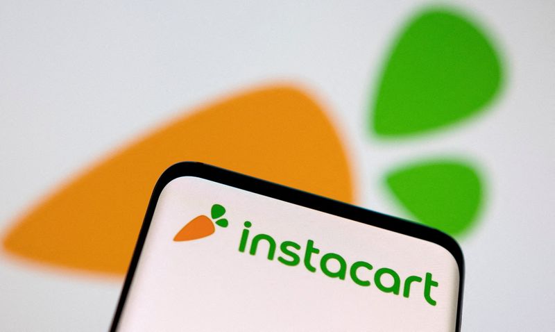 &copy; Reuters. FILE PHOTO: Smartphone with displayed Instacart logo is seen in this illustration taken March 25, 2022. REUTERS/Dado Ruvic/Illustration/File Photo/File Photo