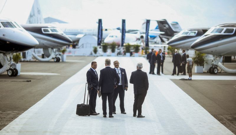 &copy; Reuters. FILE PHOTO: Gulfstream Aerospace pilots stand amid their aircraft, including their newest jet, the G700 at the National Business Aviation Association (NBAA) convention and exhibition in Orlando, Florida, U.S. October 17, 2022. REUTERS/Gregg Newton
