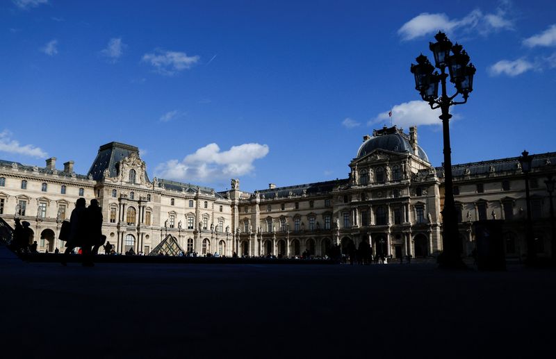 &copy; Reuters. متحف اللوفر في باريس - صورة من أرشيف رويترز.