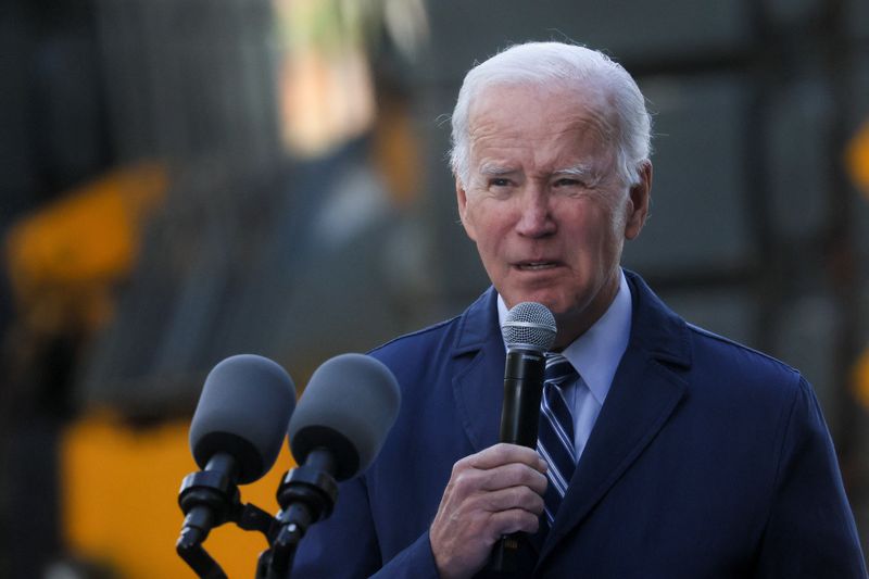 &copy; Reuters. U.S. President Joe Biden delivers remarks from the Fern Hollow Bridge, in Pittsburgh, Pennsylvania, U.S. October 20, 2022. REUTERS/Leah Millis