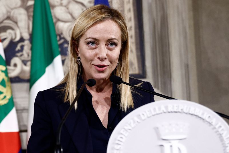 &copy; Reuters. La nouvelle Première ministre italienne, Giorgia Meloni, s'adressant aux médias après une réunion avec le président italien Sergio Mattarella. /REUTERS/Guglielmo Mangiapane