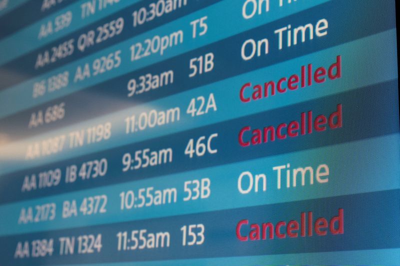 Airlines oppose U.S. push on flight delay compensation