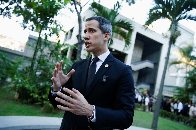 © Reuters. Venezuelan opposition leader Juan Guaido speaks during an interview with local media after the funeral of Father Francisco Jose Virtuoso, rector of the Andres Bello Catholic University, in Caracas, Venezuela October 21, 2022. REUTERS/Leonardo Fernandez Viloria