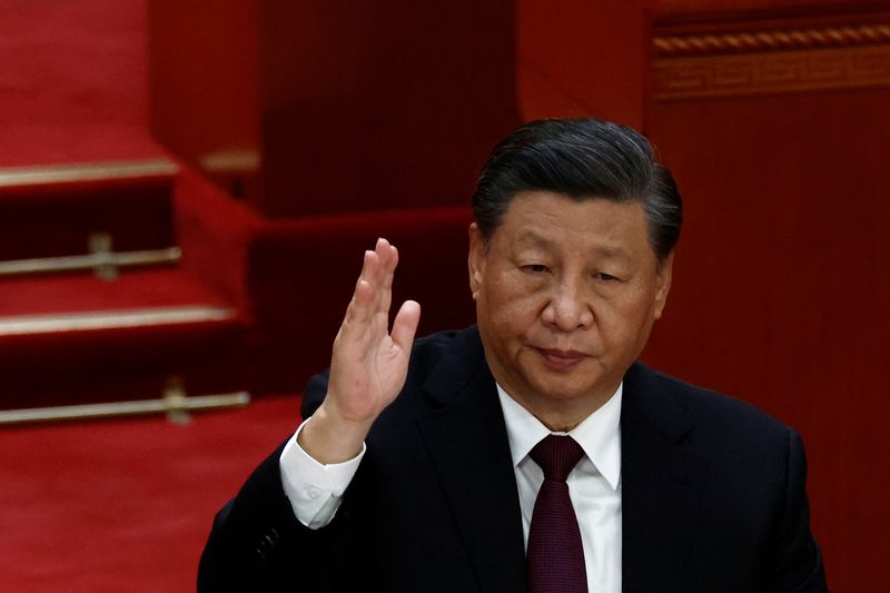 &copy; Reuters. الرئيس الصيني شي جين بينغ خلال الحفل الختامي للمؤتمر الوطني العشرين للحزب الشيوعي الصيني في قاعة الشعب الكبرى في بكين يوم السبت. تصوير:  تين