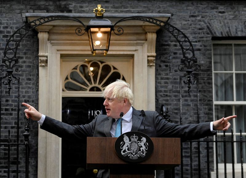 Boris Johnson returns to UK in bid for rapid political comeback