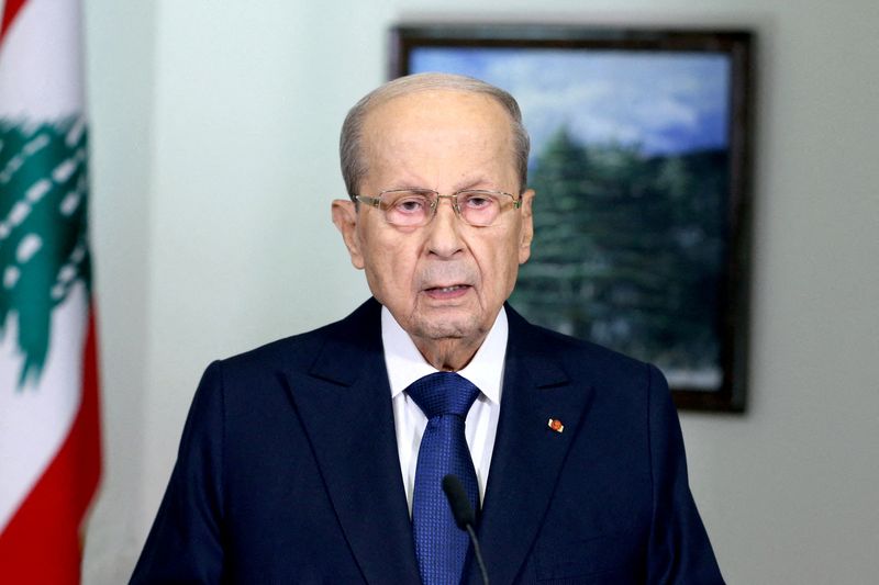 &copy; Reuters. FILE PHOTO: Lebanon's President Michel Aoun addresses the nation from the presidential palace in Baabda, Lebanon October 13, 2022. Dalati Nohra/Handout via REUTERS 