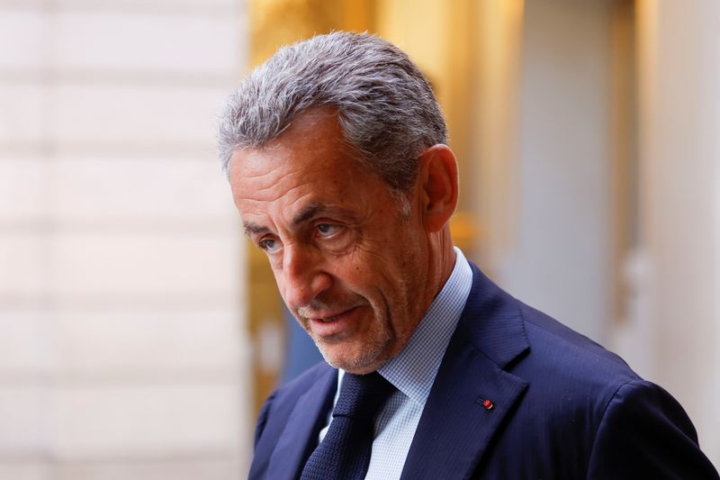 &copy; Reuters. L'ancien président français Nicolas Sarkozy arrive pour une cérémonie à l'Elysée à Paris. /Photo prise le 7 mai 2022/REUTERS/Gonzalo Fuentes